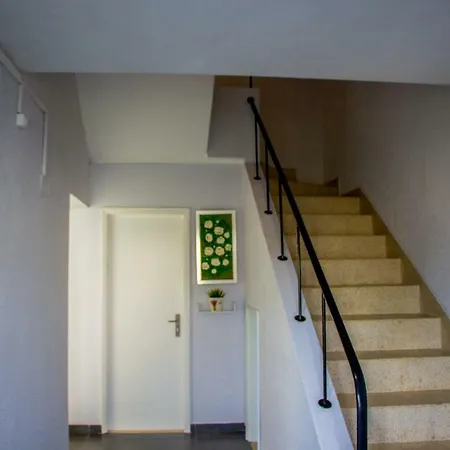 Nine Senses Pensión 3*